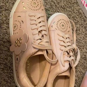 Women fashion sneakers